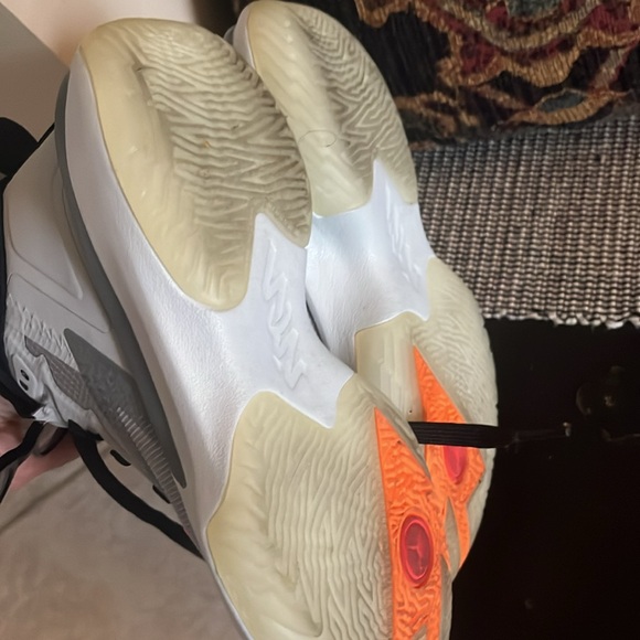 Jordan Zion 1 👟👟 - Picture 3 of 5